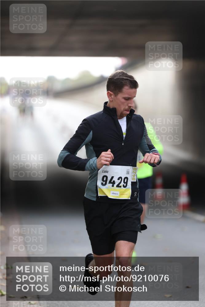 05.10.2025 - 20. swb-Marathon Bremen Michael Strokosch http://msf.ph/oto/9210076 05.10.2025 10:33:01 Laufen 9429 meine-sportfotos.de