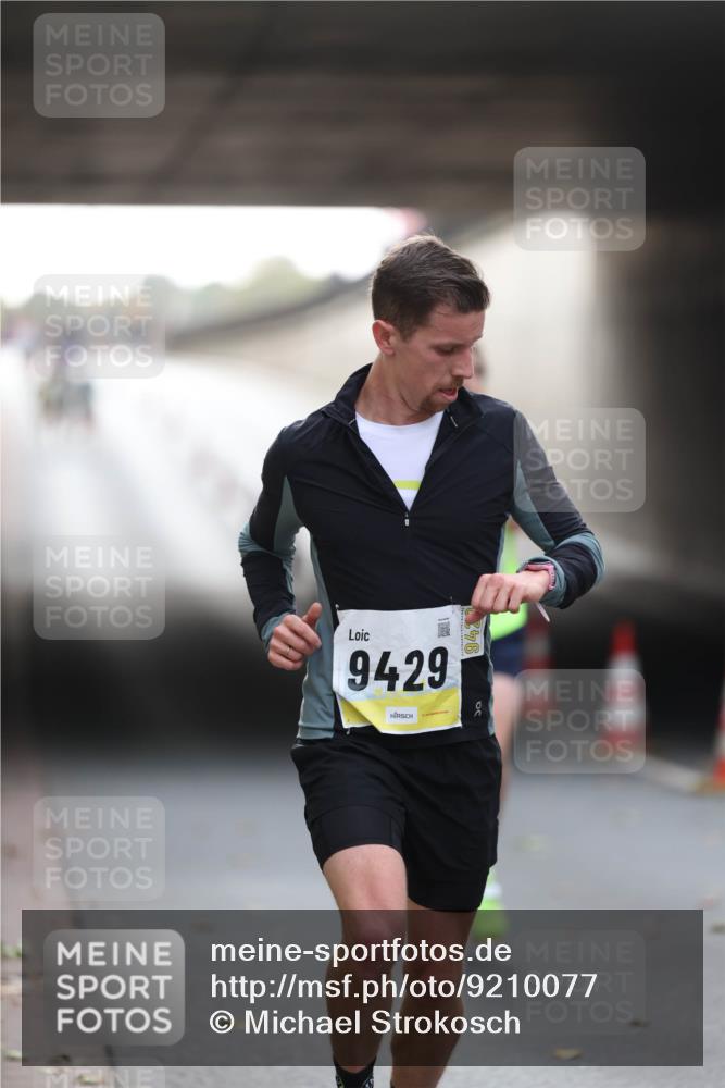 05.10.2025 - 20. swb-Marathon Bremen Michael Strokosch http://msf.ph/oto/9210077 05.10.2025 10:33:02 Laufen 9429 meine-sportfotos.de