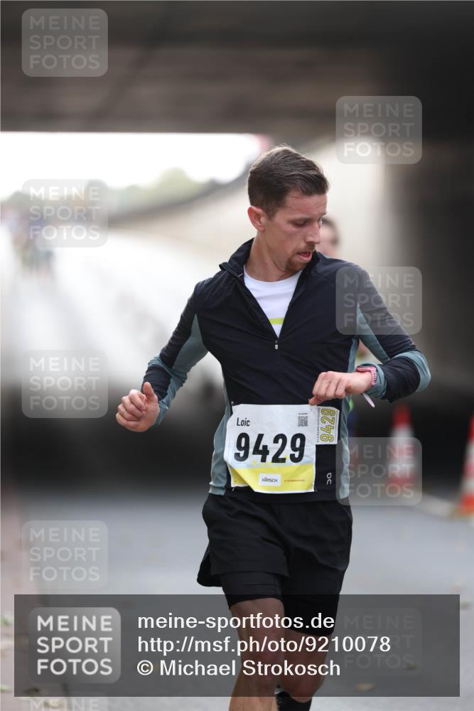 05.10.2025 - 20. swb-Marathon Bremen Michael Strokosch http://msf.ph/oto/9210078 05.10.2025 10:33:02 Laufen 9429, 9429 meine-sportfotos.de
