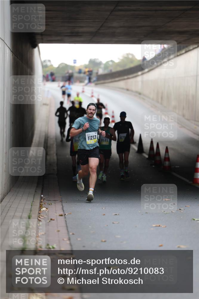 05.10.2025 - 20. swb-Marathon Bremen Michael Strokosch http://msf.ph/oto/9210083 05.10.2025 10:33:19 Laufen 1117, 11213, 9565, 1070 meine-sportfotos.de