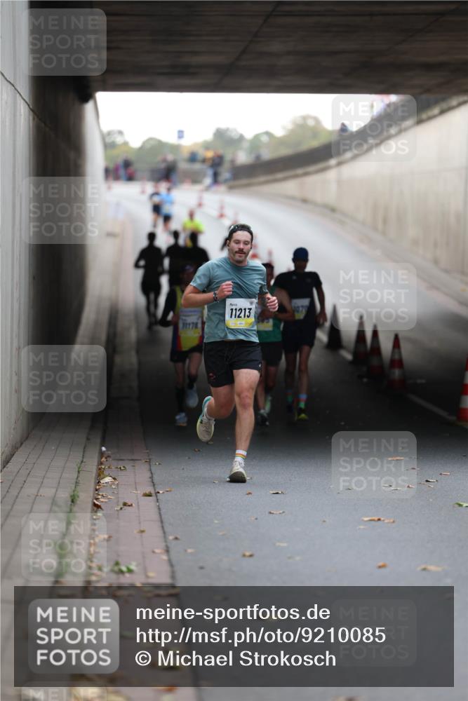 05.10.2025 - 20. swb-Marathon Bremen Michael Strokosch http://msf.ph/oto/9210085 05.10.2025 10:33:19 Laufen 31176, 11213 meine-sportfotos.de