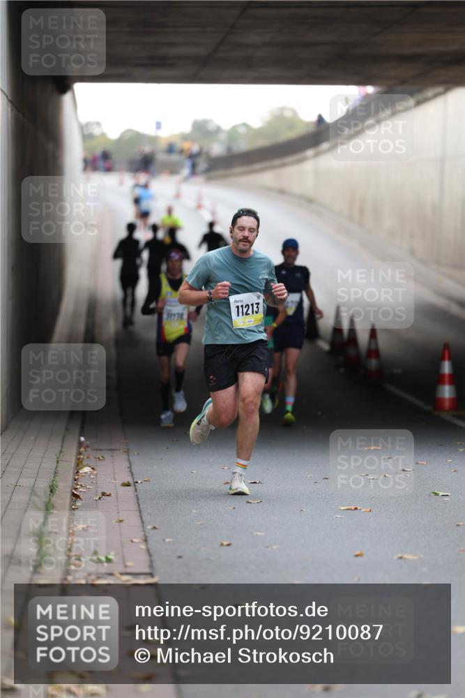 05.10.2025 - 20. swb-Marathon Bremen Michael Strokosch http://msf.ph/oto/9210087 05.10.2025 10:33:20 Laufen 31176, 11213 meine-sportfotos.de