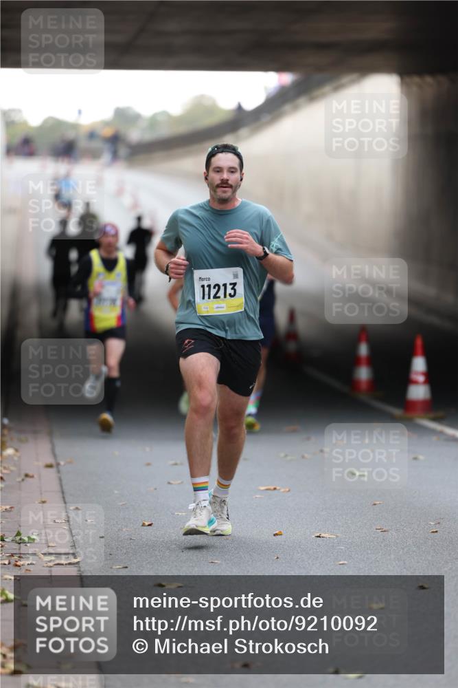 05.10.2025 - 20. swb-Marathon Bremen Michael Strokosch http://msf.ph/oto/9210092 05.10.2025 10:33:22 Laufen 11213 meine-sportfotos.de