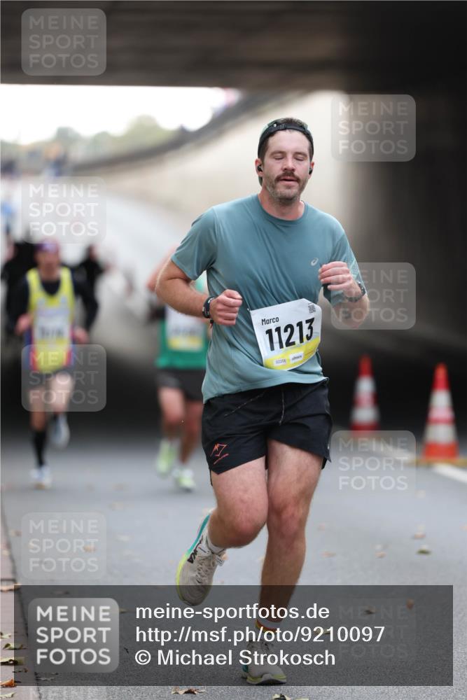 05.10.2025 - 20. swb-Marathon Bremen Michael Strokosch http://msf.ph/oto/9210097 05.10.2025 10:33:23 Laufen 11213, 0220 meine-sportfotos.de