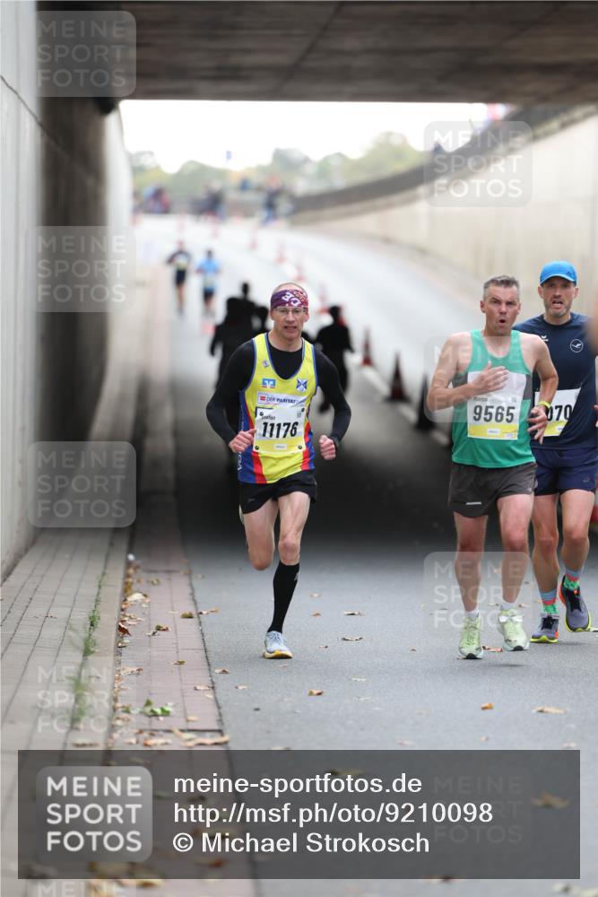 05.10.2025 - 20. swb-Marathon Bremen Michael Strokosch http://msf.ph/oto/9210098 05.10.2025 10:33:24 Laufen 11176, 9565, 070 meine-sportfotos.de