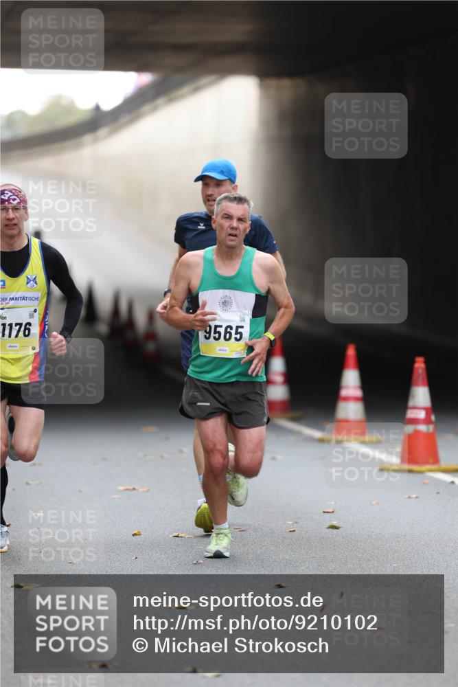 05.10.2025 - 20. swb-Marathon Bremen Michael Strokosch http://msf.ph/oto/9210102 05.10.2025 10:33:25 Laufen 1176, 9565 meine-sportfotos.de
