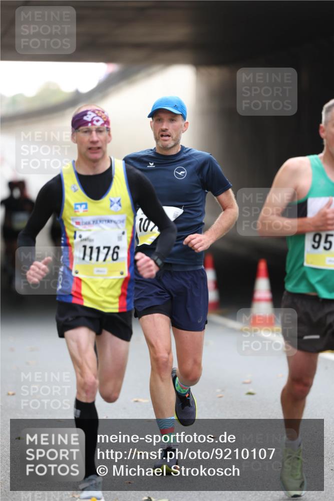 05.10.2025 - 20. swb-Marathon Bremen Michael Strokosch http://msf.ph/oto/9210107 05.10.2025 10:33:27 Laufen 11176, 107, 95 meine-sportfotos.de
