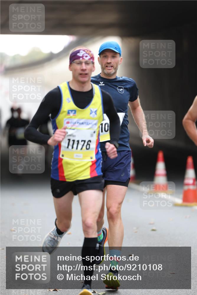 05.10.2025 - 20. swb-Marathon Bremen Michael Strokosch http://msf.ph/oto/9210108 05.10.2025 10:33:27 Laufen 11176, 10 meine-sportfotos.de