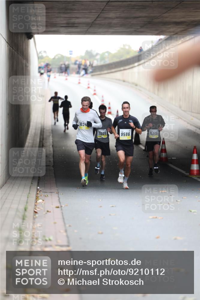 05.10.2025 - 20. swb-Marathon Bremen Michael Strokosch http://msf.ph/oto/9210112 05.10.2025 10:33:29 Laufen 1034, 11021, 9586, 10358 meine-sportfotos.de