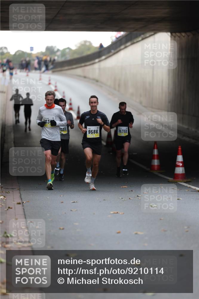 05.10.2025 - 20. swb-Marathon Bremen Michael Strokosch http://msf.ph/oto/9210114 05.10.2025 10:33:29 Laufen 1034, 1021, 9586, 10358 meine-sportfotos.de