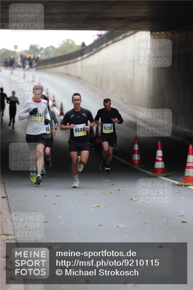 05.10.2025 - 20. swb-Marathon Bremen Michael Strokosch http://msf.ph/oto/9210115 05.10.2025 10:33:30 Laufen 0347, 21, 9586, 10358 meine-sportfotos.de