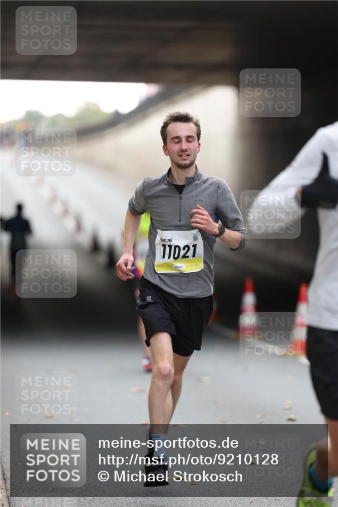 05.10.2025 - 20. swb-Marathon Bremen Michael Strokosch http://msf.ph/oto/9210128 05.10.2025 10:33:35 Laufen 11021 meine-sportfotos.de