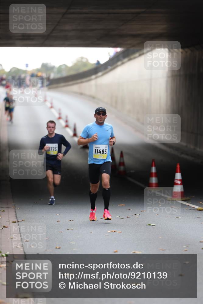 05.10.2025 - 20. swb-Marathon Bremen Michael Strokosch http://msf.ph/oto/9210139 05.10.2025 10:33:41 Laufen 775, 11465 meine-sportfotos.de