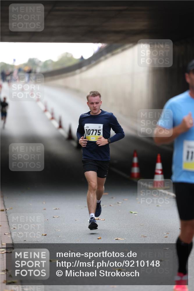 05.10.2025 - 20. swb-Marathon Bremen Michael Strokosch http://msf.ph/oto/9210148 05.10.2025 10:33:44 Laufen 10775, 11 meine-sportfotos.de