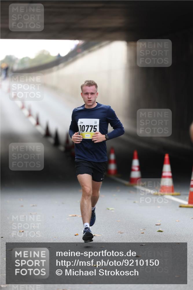 05.10.2025 - 20. swb-Marathon Bremen Michael Strokosch http://msf.ph/oto/9210150 05.10.2025 10:33:45 Laufen 10775 meine-sportfotos.de