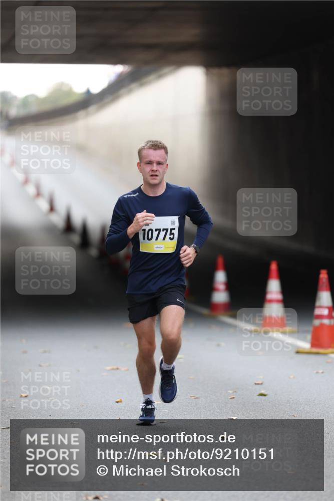 05.10.2025 - 20. swb-Marathon Bremen Michael Strokosch http://msf.ph/oto/9210151 05.10.2025 10:33:45 Laufen 10775 meine-sportfotos.de