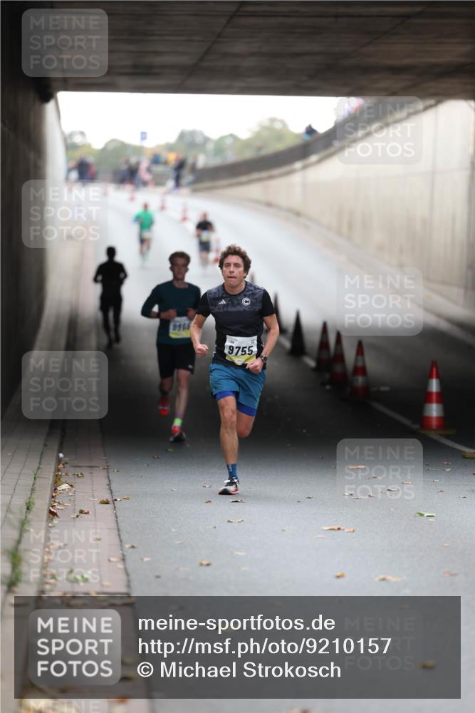 05.10.2025 - 20. swb-Marathon Bremen Michael Strokosch http://msf.ph/oto/9210157 05.10.2025 10:33:58 Laufen 9465, 9755 meine-sportfotos.de