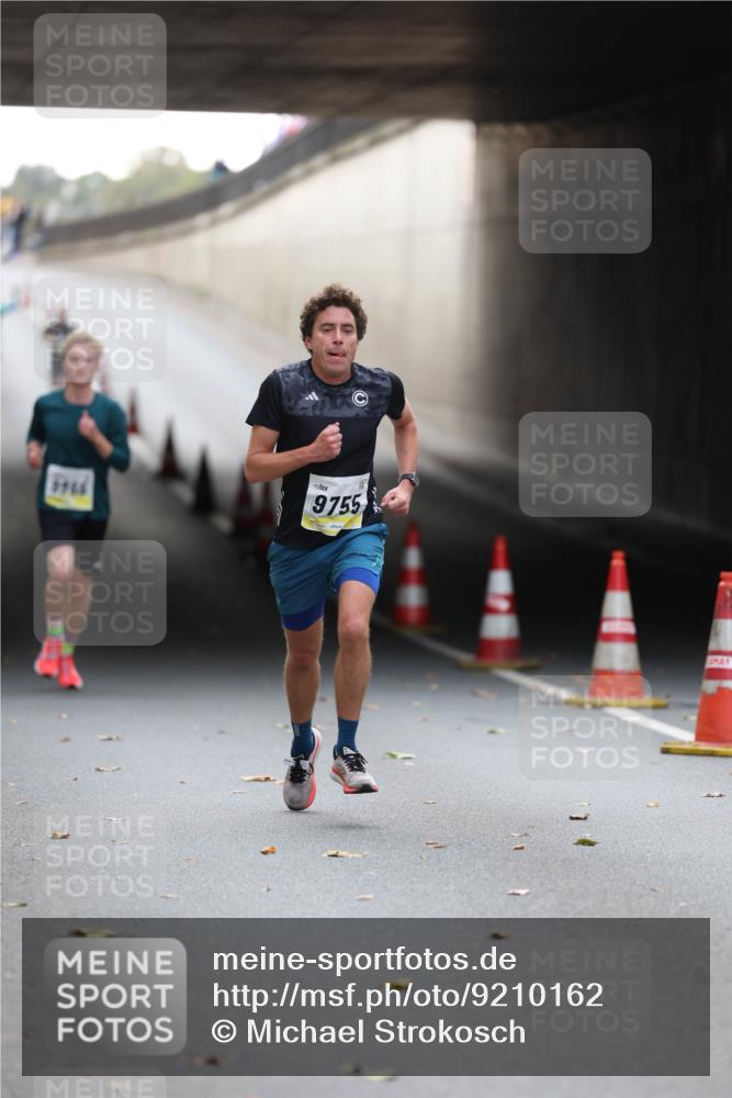05.10.2025 - 20. swb-Marathon Bremen Michael Strokosch http://msf.ph/oto/9210162 05.10.2025 10:33:59 Laufen 9755 meine-sportfotos.de