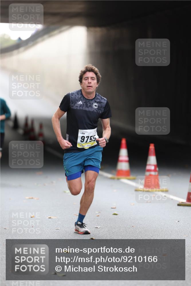 05.10.2025 - 20. swb-Marathon Bremen Michael Strokosch http://msf.ph/oto/9210166 05.10.2025 10:34:00 Laufen 9755 meine-sportfotos.de