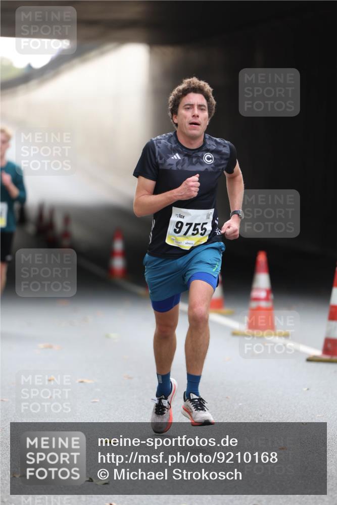 05.10.2025 - 20. swb-Marathon Bremen Michael Strokosch http://msf.ph/oto/9210168 05.10.2025 10:34:01 Laufen 9755, 2047 meine-sportfotos.de