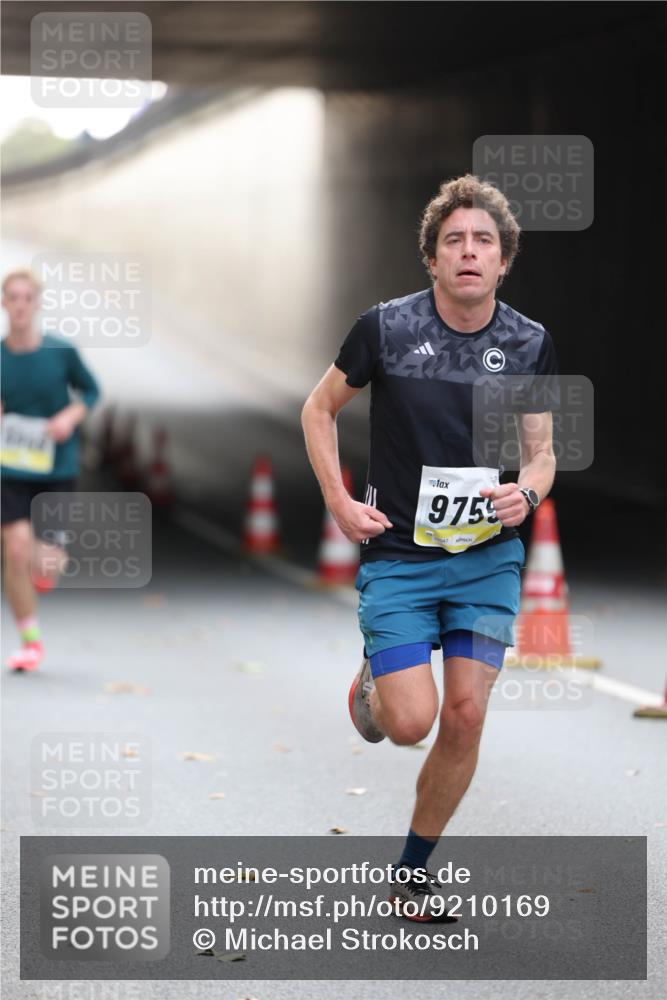 05.10.2025 - 20. swb-Marathon Bremen Michael Strokosch http://msf.ph/oto/9210169 05.10.2025 10:34:01 Laufen 9759 meine-sportfotos.de