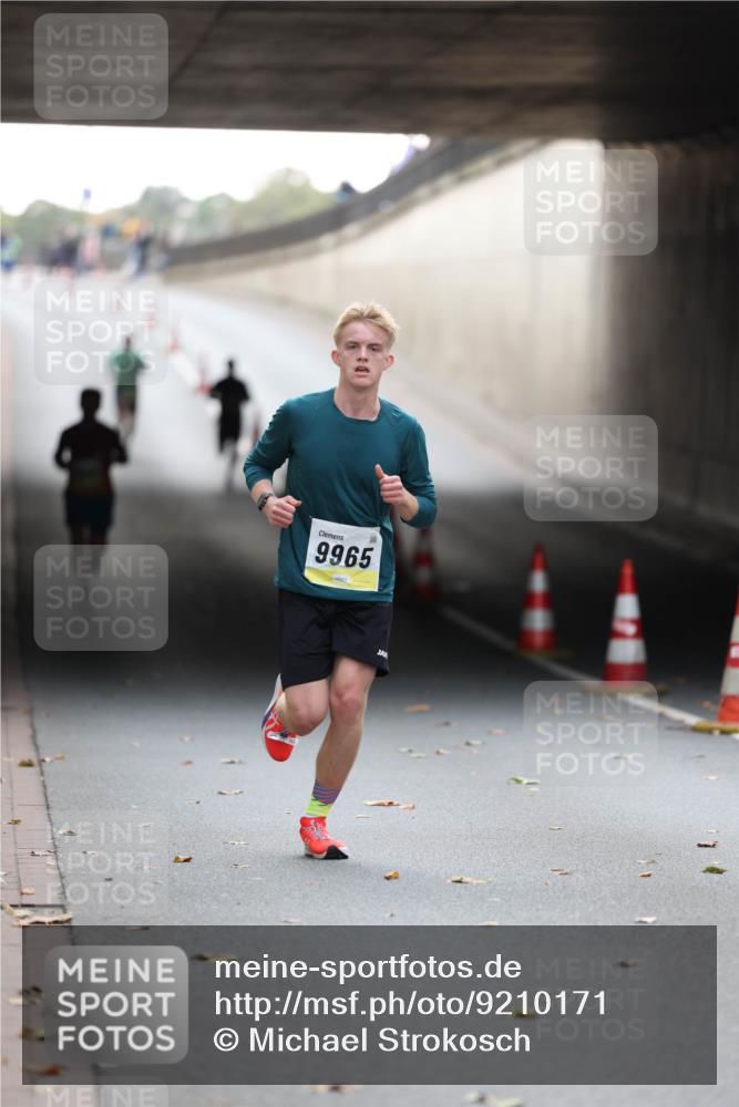 05.10.2025 - 20. swb-Marathon Bremen Michael Strokosch http://msf.ph/oto/9210171 05.10.2025 10:34:02 Laufen 9965 meine-sportfotos.de