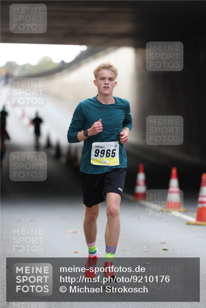 05.10.2025 - 20. swb-Marathon Bremen Michael Strokosch http://msf.ph/oto/9210176 05.10.2025 10:34:03 Laufen 9965 meine-sportfotos.de