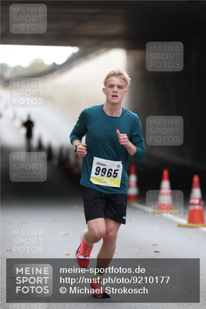 05.10.2025 - 20. swb-Marathon Bremen Michael Strokosch http://msf.ph/oto/9210177 05.10.2025 10:34:04 Laufen 9965 meine-sportfotos.de