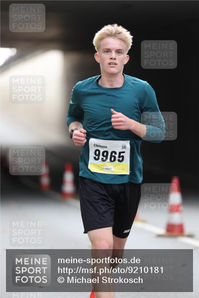 05.10.2025 - 20. swb-Marathon Bremen Michael Strokosch http://msf.ph/oto/9210181 05.10.2025 10:34:05 Laufen 9965 meine-sportfotos.de