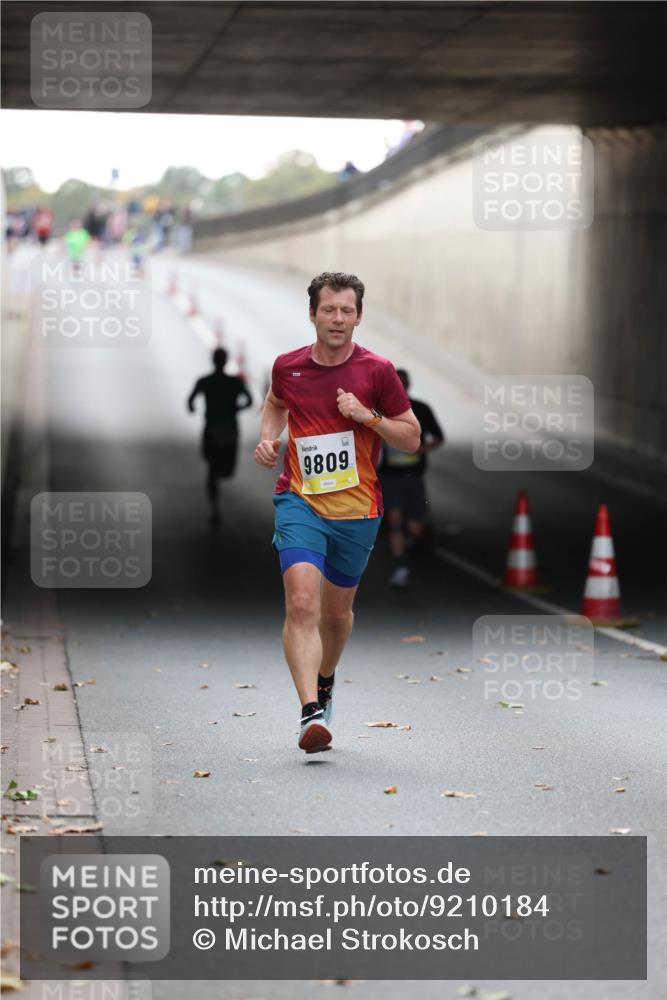05.10.2025 - 20. swb-Marathon Bremen Michael Strokosch http://msf.ph/oto/9210184 05.10.2025 10:34:10 Laufen 9809 meine-sportfotos.de