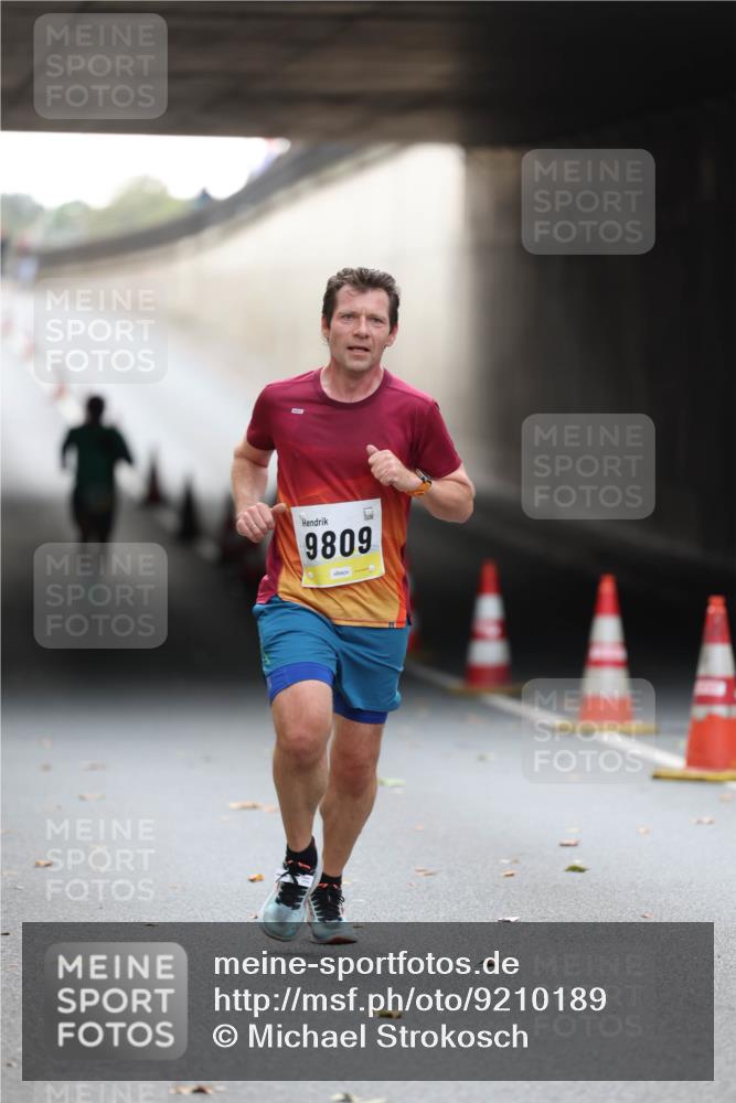 05.10.2025 - 20. swb-Marathon Bremen Michael Strokosch http://msf.ph/oto/9210189 05.10.2025 10:34:11 Laufen 9809 meine-sportfotos.de