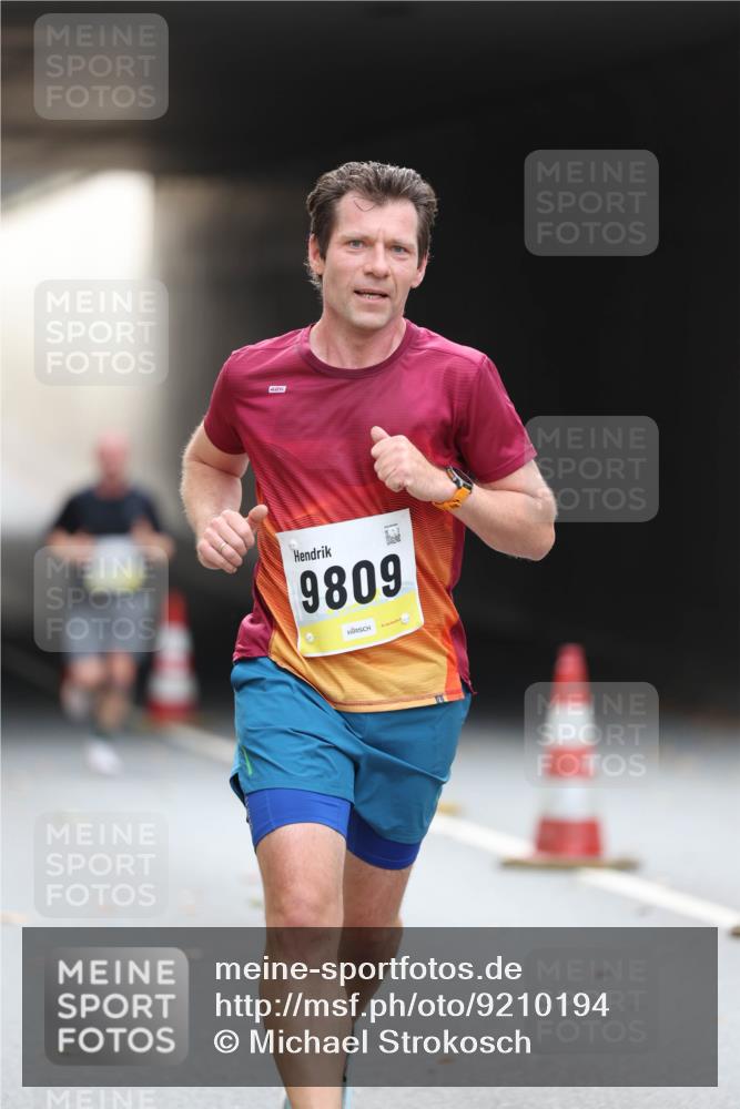 05.10.2025 - 20. swb-Marathon Bremen Michael Strokosch http://msf.ph/oto/9210194 05.10.2025 10:34:12 Laufen 4, 9809 meine-sportfotos.de