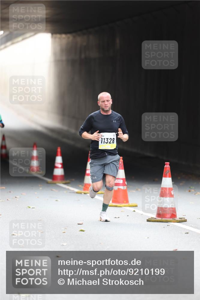 05.10.2025 - 20. swb-Marathon Bremen Michael Strokosch http://msf.ph/oto/9210199 05.10.2025 10:34:14 Laufen 11328 meine-sportfotos.de