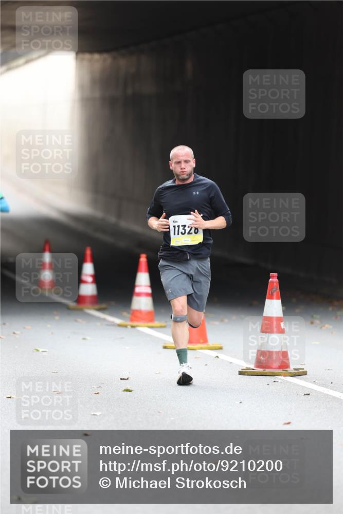 05.10.2025 - 20. swb-Marathon Bremen Michael Strokosch http://msf.ph/oto/9210200 05.10.2025 10:34:14 Laufen 11320 meine-sportfotos.de