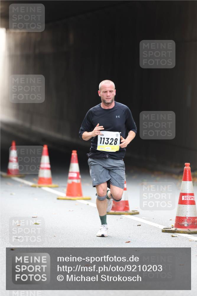 05.10.2025 - 20. swb-Marathon Bremen Michael Strokosch http://msf.ph/oto/9210203 05.10.2025 10:34:15 Laufen 11328 meine-sportfotos.de