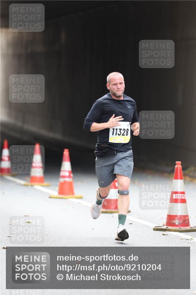 05.10.2025 - 20. swb-Marathon Bremen Michael Strokosch http://msf.ph/oto/9210204 05.10.2025 10:34:15 Laufen 11328, 02433 meine-sportfotos.de