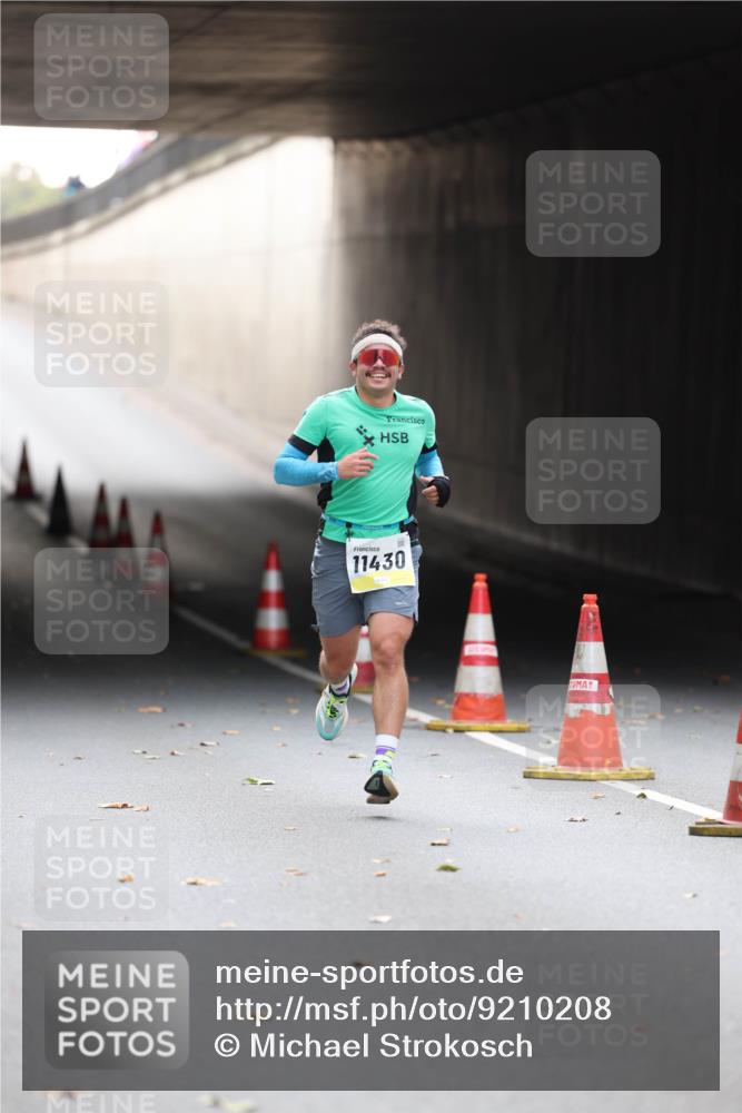05.10.2025 - 20. swb-Marathon Bremen Michael Strokosch http://msf.ph/oto/9210208 05.10.2025 10:34:17 Laufen 11430 meine-sportfotos.de