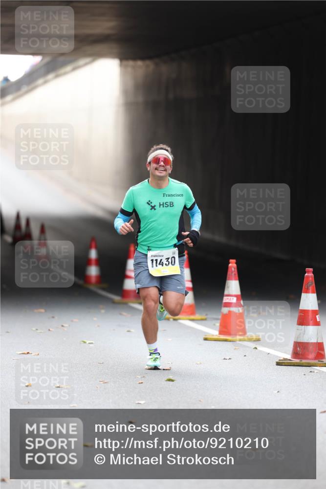 05.10.2025 - 20. swb-Marathon Bremen Michael Strokosch http://msf.ph/oto/9210210 05.10.2025 10:34:17 Laufen 11430 meine-sportfotos.de
