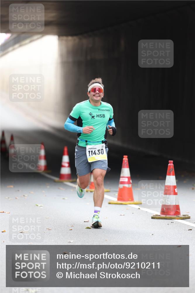 05.10.2025 - 20. swb-Marathon Bremen Michael Strokosch http://msf.ph/oto/9210211 05.10.2025 10:34:18 Laufen 11430 meine-sportfotos.de