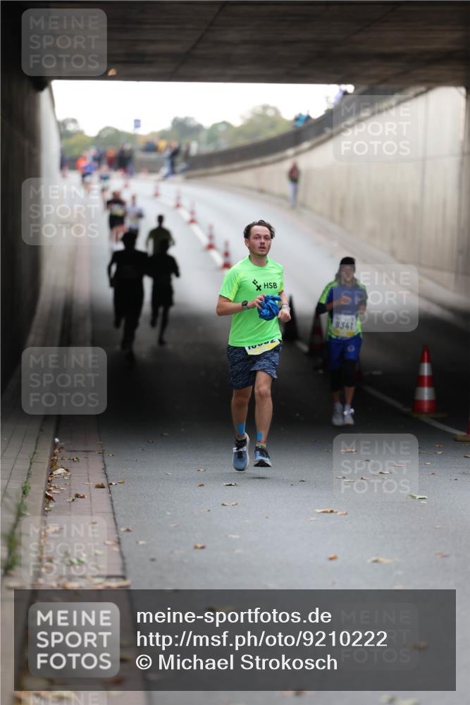 05.10.2025 - 20. swb-Marathon Bremen Michael Strokosch http://msf.ph/oto/9210222 05.10.2025 10:34:36 Laufen 9341 meine-sportfotos.de
