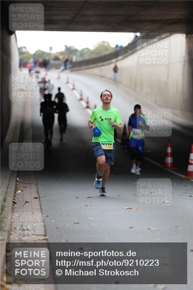 05.10.2025 - 20. swb-Marathon Bremen Michael Strokosch http://msf.ph/oto/9210223 05.10.2025 10:34:36 Laufen 9341 meine-sportfotos.de