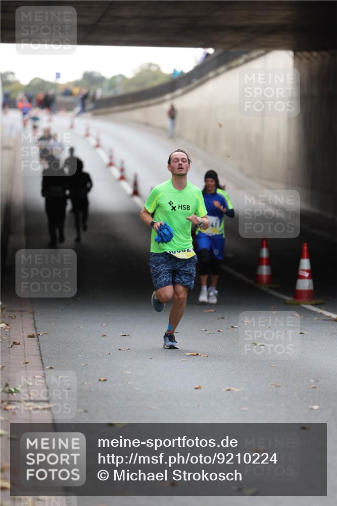 05.10.2025 - 20. swb-Marathon Bremen Michael Strokosch http://msf.ph/oto/9210224 05.10.2025 10:34:37 Laufen  meine-sportfotos.de