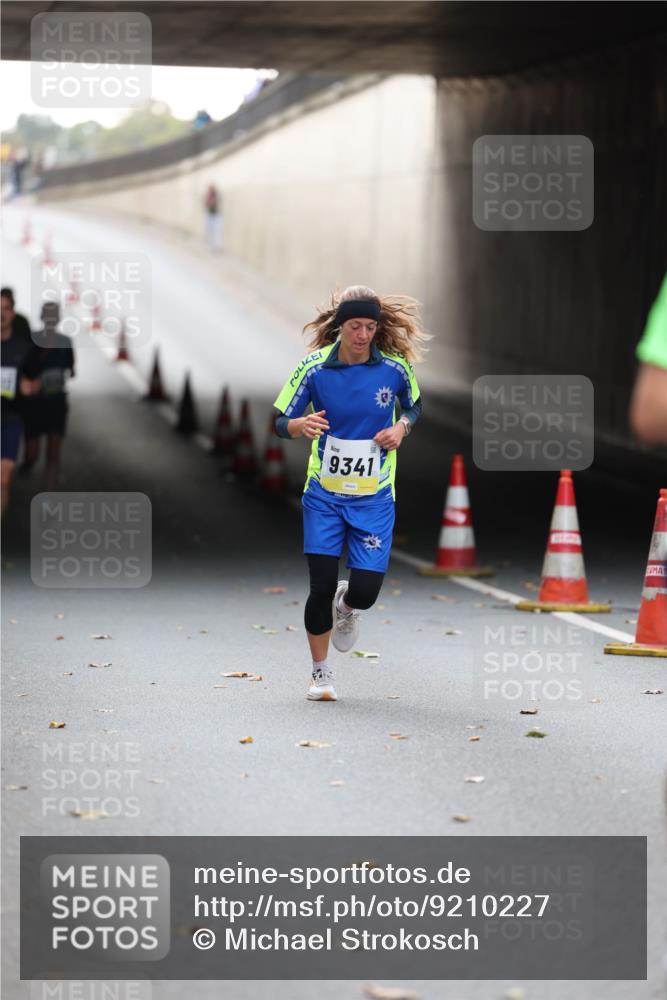 05.10.2025 - 20. swb-Marathon Bremen Michael Strokosch http://msf.ph/oto/9210227 05.10.2025 10:34:40 Laufen 9341 meine-sportfotos.de
