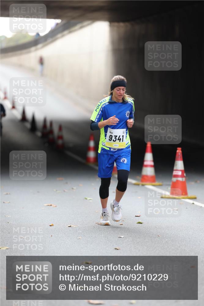 05.10.2025 - 20. swb-Marathon Bremen Michael Strokosch http://msf.ph/oto/9210229 05.10.2025 10:34:41 Laufen 9341 meine-sportfotos.de