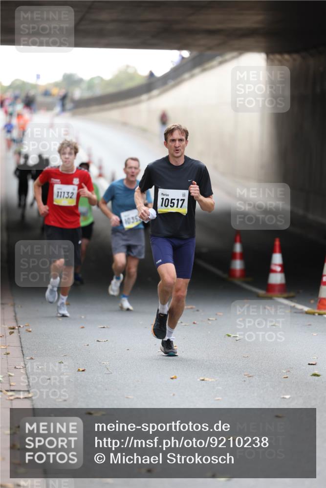 05.10.2025 - 20. swb-Marathon Bremen Michael Strokosch http://msf.ph/oto/9210238 05.10.2025 10:34:44 Laufen 11132, 1035, 10517 meine-sportfotos.de