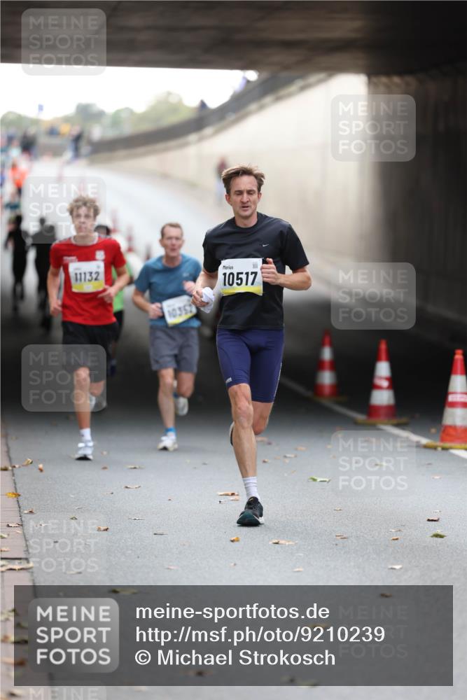 05.10.2025 - 20. swb-Marathon Bremen Michael Strokosch http://msf.ph/oto/9210239 05.10.2025 10:34:45 Laufen 11132, 10362, 10517 meine-sportfotos.de