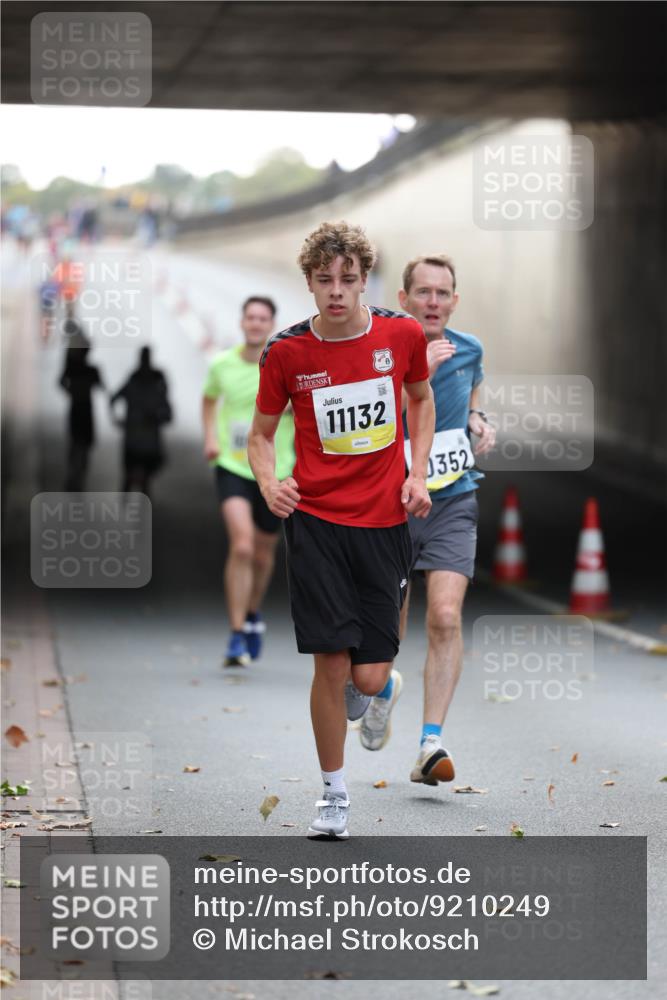05.10.2025 - 20. swb-Marathon Bremen Michael Strokosch http://msf.ph/oto/9210249 05.10.2025 10:34:47 Laufen 11132, 0352 meine-sportfotos.de
