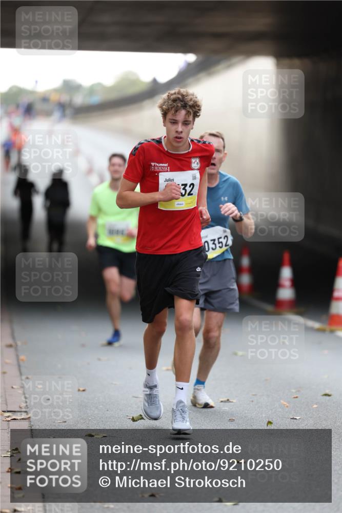 05.10.2025 - 20. swb-Marathon Bremen Michael Strokosch http://msf.ph/oto/9210250 05.10.2025 10:34:48 Laufen 32, 0352 meine-sportfotos.de