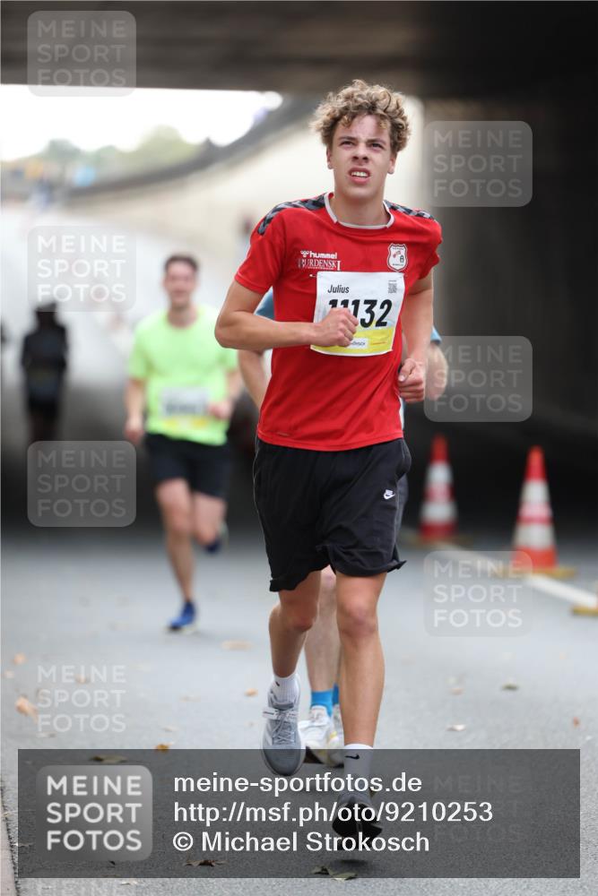 05.10.2025 - 20. swb-Marathon Bremen Michael Strokosch http://msf.ph/oto/9210253 05.10.2025 10:34:48 Laufen 132 meine-sportfotos.de