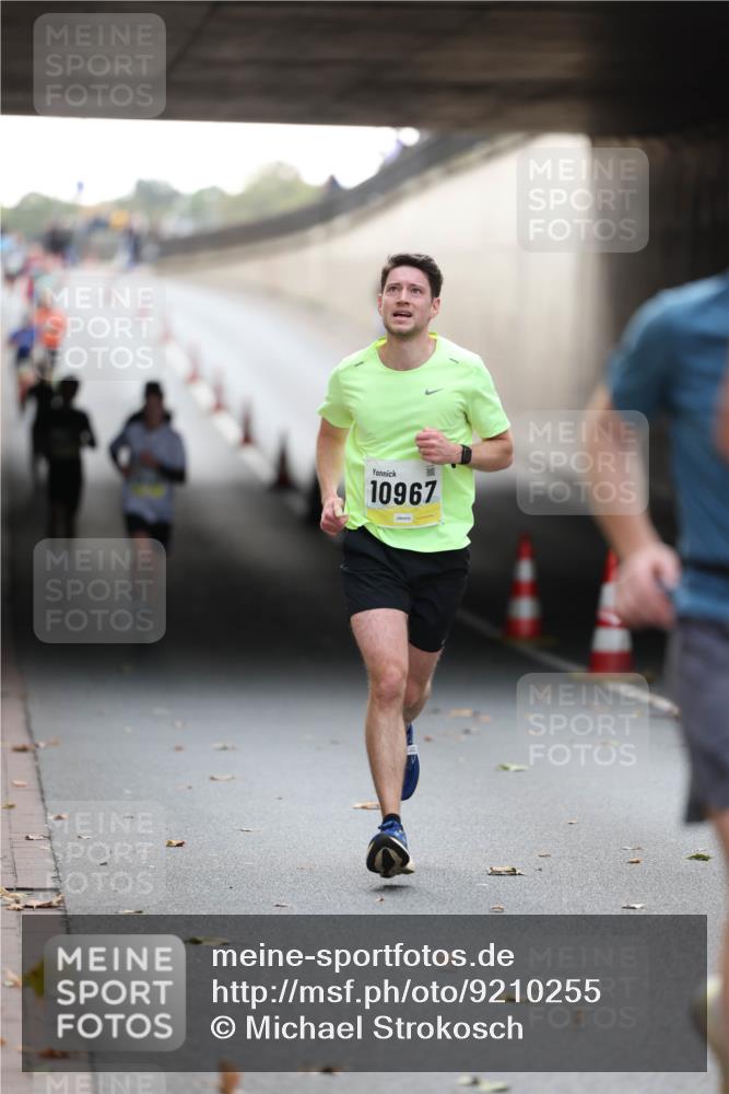 05.10.2025 - 20. swb-Marathon Bremen Michael Strokosch http://msf.ph/oto/9210255 05.10.2025 10:34:50 Laufen 10967 meine-sportfotos.de